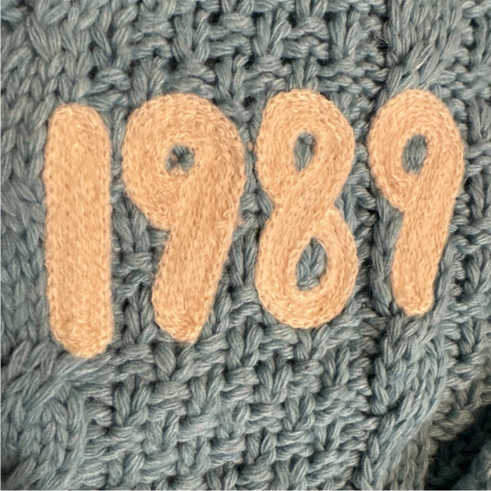 Official Taylor Swift 1989 Cardigan Brand New Sold Out - Picture 3 of 5